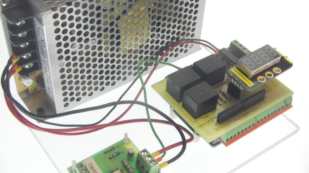 THC para CNC Plasma montado sobre una base de acrílico